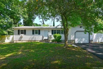 195 Mohawk Street, Ronkonkoma, NY 11779 - Photo 1