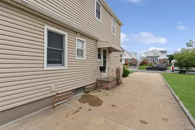 163 Bregman Avenue, New Hyde Park, NY 11040 - Photo 30