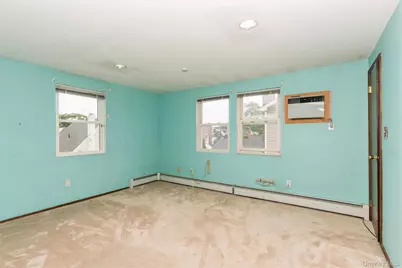 163 Bregman Avenue, New Hyde Park, NY 11040 - Photo 22