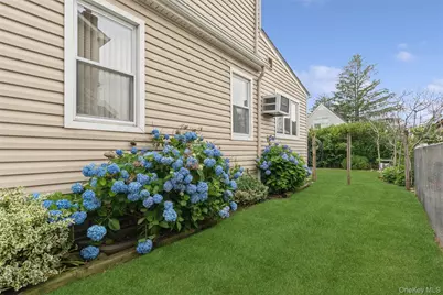 163 Bregman Avenue, New Hyde Park, NY 11040 - Photo 34
