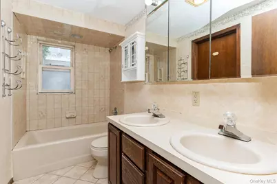 163 Bregman Avenue, New Hyde Park, NY 11040 - Photo 26