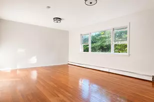 2 Arbor Pl, Glen Cove, NY 11542 - Photo 2