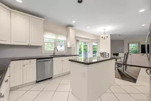 93 Oxford Blvd, Great Neck, NY 11023 - Photo 12