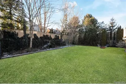 1680 Lake Avenue, Merrick, NY 11566 - Photo 16