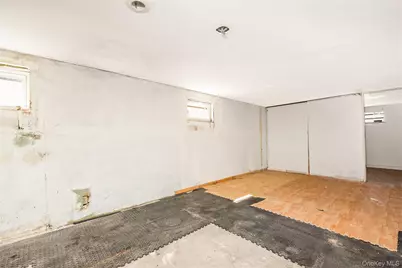 30 Viola Street, Valley Stream, NY 11580 - Photo 34