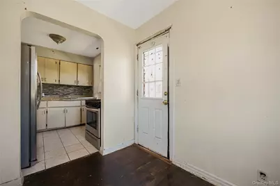 30 Viola Street, Valley Stream, NY 11580 - Photo 22