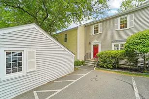 422 Carrollwood Dr, Tarrytown, NY 10591 - Photo 2