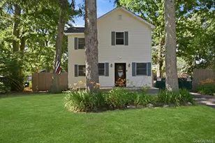 12 Thorne St, Ronkonkoma, NY 11779 - Photo 2
