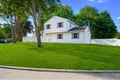18 Joyce Drive, Riverhead, NY 11901 - Photo 2
