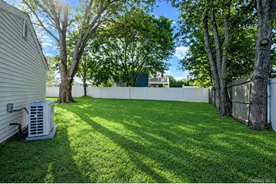18 Joyce Drive, Riverhead, NY 11901 - Photo 4