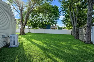 18 Joyce Dr, Riverhead, NY 11901 - Photo 4