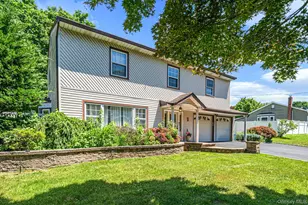 95 Walnut St, Lake Grove, NY 11755 - Photo 2