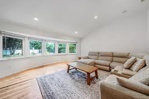 95 Walnut St, Lake Grove, NY 11755 - Photo 10