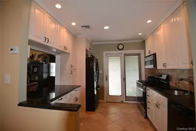 2698 Rosebud Avenue, Merrick, NY 11566 - Photo 10
