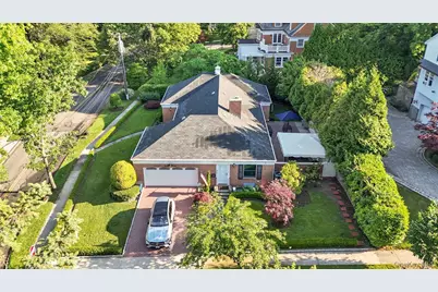 105 Park Lane, Douglaston, NY 11363 - Photo 46