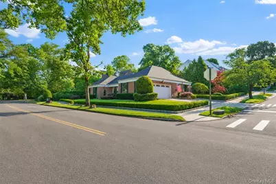 105 Park Lane, Douglaston, NY 11363 - Photo 4