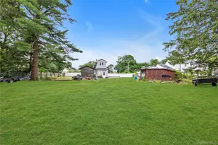 15 St Johns Pl, West Babylon, NY 11704 - Photo 12