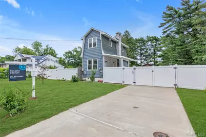 15 Saint Johns Place, West Babylon, NY 11704 - Photo 2