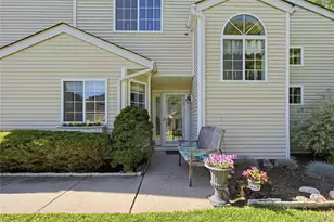 129 Farm House Ct, Manorville, NY 11949 - Photo 2