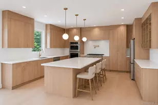 557 Knoll Ct, Seaford, NY 11783 - Photo 8