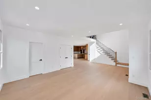 557 Knoll Ct, Seaford, NY 11783 - Photo 4