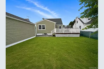 541 N Indiana Avenue, Lindenhurst, NY 11757 - Photo 22
