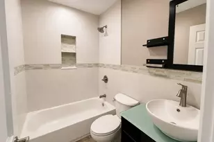 541 N Indiana Ave, Lindenhurst, NY 11757 - Photo 16