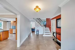 11 Ann Ct, North Babylon, NY 11703 - Photo 4
