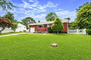 180 Whitetail Ln, Central Islip, NY 11722 - Photo 4