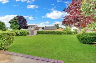 69 Greenwood Dr, North Babylon, NY 11703 - Photo 22