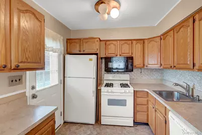 69 Greenwood Drive, North Babylon, NY 11703 - Photo 10