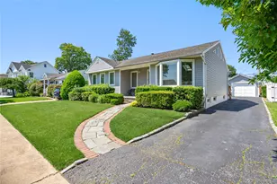 678 Carlyle Ave, Franklin Square, NY 11010 - Photo 2
