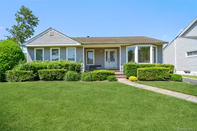 678 Carlyle Avenue, Franklin Square, NY 11010 - Photo 1
