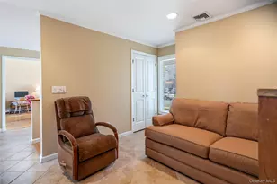 678 Carlyle Ave, Franklin Square, NY 11010 - Photo 18