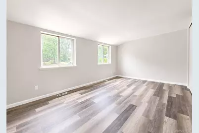 136 Hill Crescent, Calverton, NY 11933 - Photo 8