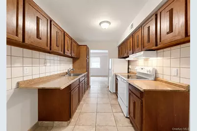 136 Hill Crescent, Calverton, NY 11933 - Photo 4