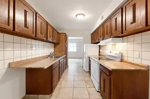136 Hill Crescent, Calverton, NY 11933 - Photo 4