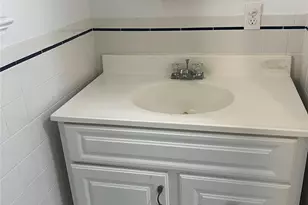 27 Wellington Pl, Amityville, NY 11701 - Photo 10