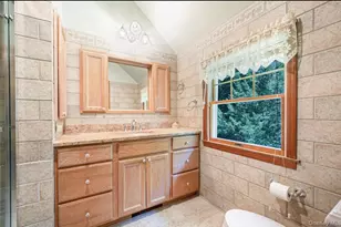 111 Stony Hollow Rd, Centerport, NY 11721 - Photo 20