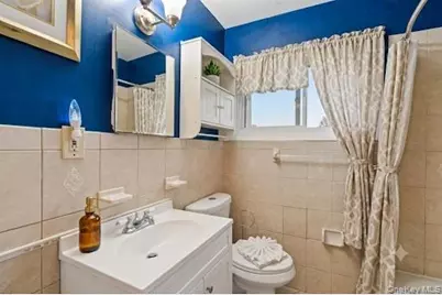 3414 Great Neck Road, Amityville, NY 11701 - Photo 14