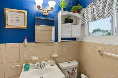 3414 Great Neck Road, Amityville, NY 11701 - Photo 12
