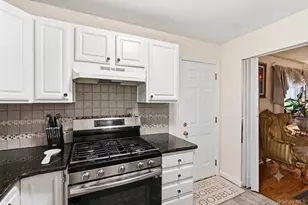 3414 Great Neck Rd, Amityville, NY 11701 - Photo 10