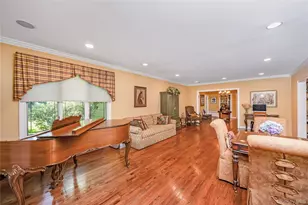 122 Woodmere Blvd S, Woodmere, NY 11598 - Photo 10