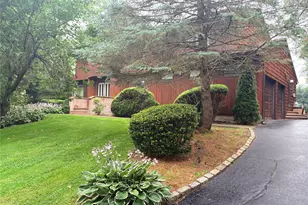 17 Calumet Dr, Dix Hills, NY 11746 - Photo 4