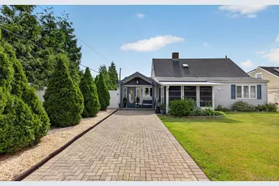 5 Long Lane, Levittown, NY 11758 - Photo 2