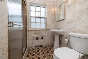 68 Oxford Rd, Rockville Centre, NY 11570 - Photo 18