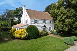 68 Oxford Rd, Rockville Centre, NY 11570 - Photo 2