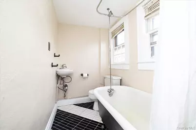 68 Oxford Road, Rockville Centre, NY 11570 - Photo 26