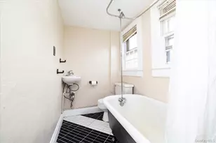 68 Oxford Rd, Rockville Centre, NY 11570 - Photo 26