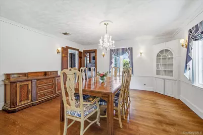 68 Oxford Road, Rockville Centre, NY 11570 - Photo 8